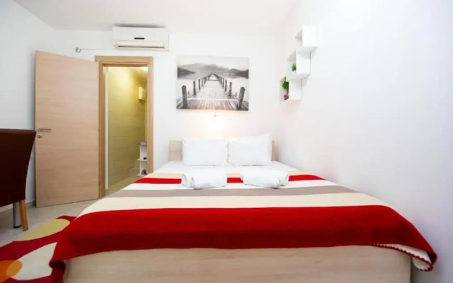 Flat With Shared Pool in Pr anj Montenegro