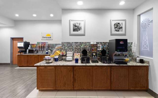 Days Inn & Suites by Wyndham Lubbock Medical Center