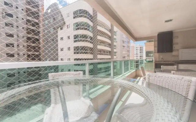 Apartamento 3 Suítes em Meia Praia