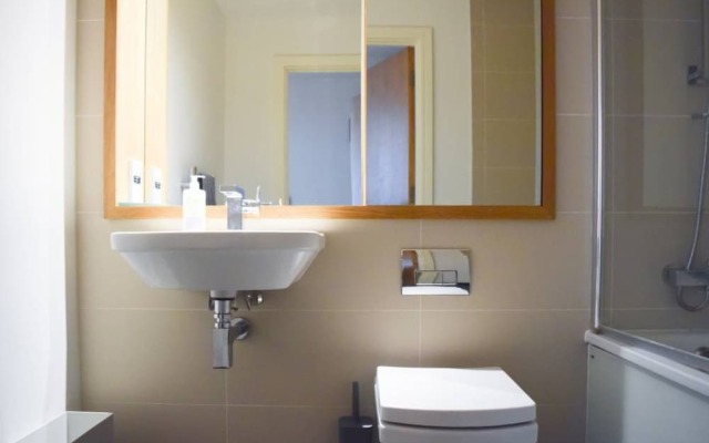 Modern 1 Bedroom Apartment in Greenwich