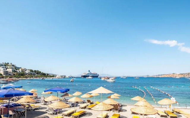 Seafront Flat With Breathtaking Sea View in Bodrum