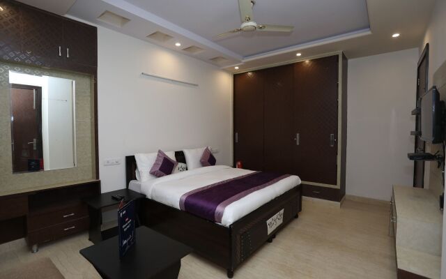 OYO 10960 Hotel Royal India