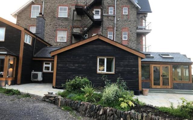 Spacious 4-bed House in Lynton