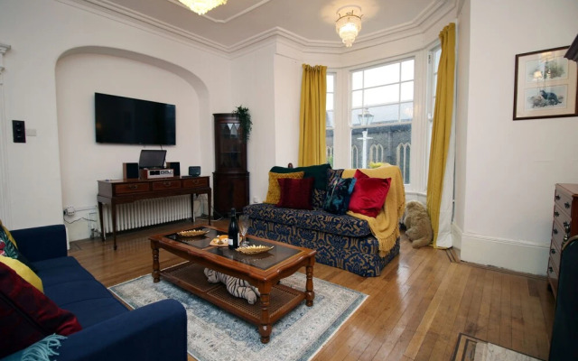 St Paul's View Apt 2 by Tŷ SA