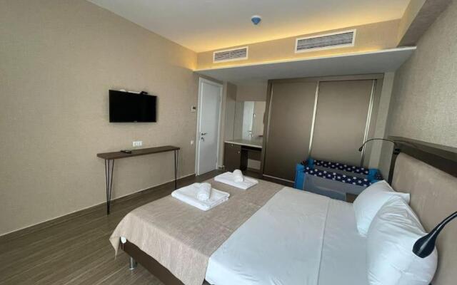 Leo Group Luxury Apartment 1834 Alliance Palace