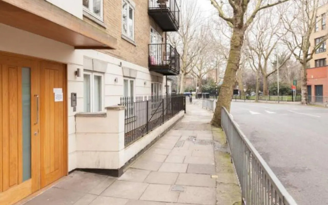 Three Bedroom Apartment by Beautiful Park