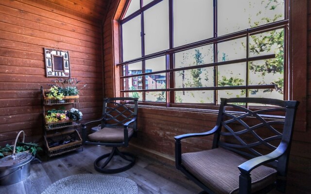 Aspen Creek #306 1 Bedroom Condo by RedAwning