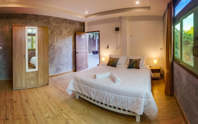 Tonmai Suites