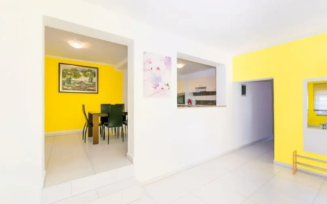 Spacious Apartment Janko