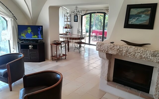 Beautiful Masseria Inside the Country and Near the sea