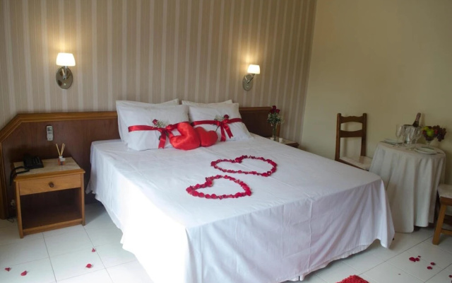 River Hotel