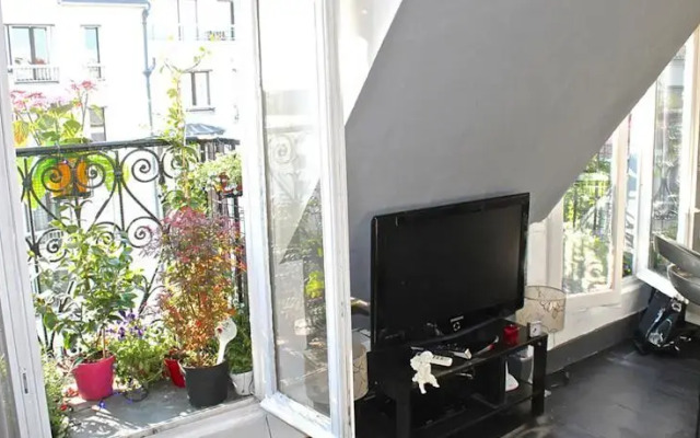 Charming Studio With Two Balconies