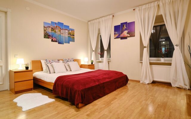 Апартаменты Center City, Малая Садовая