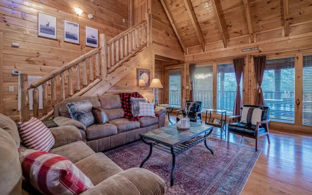 Bear Vista Retreat w HotTub Pool View