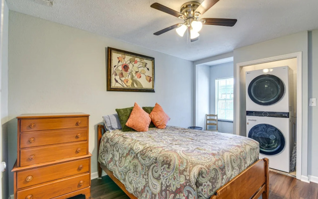 Convenient Galveston Home < 1 Mi to Beach!