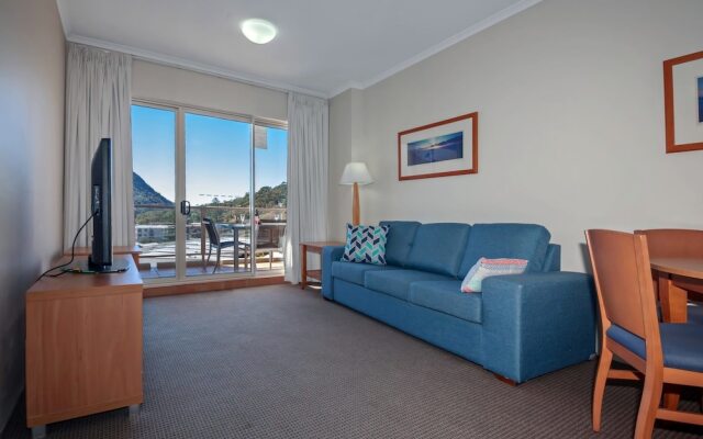 Barrington, 713/35-45 Shoal Bay Road