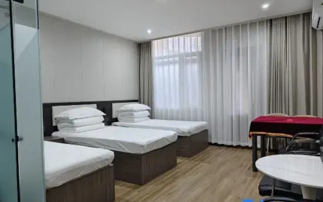 Tongjiang Weiyi Express Hotel