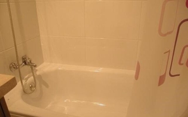YQ Santiago Suites