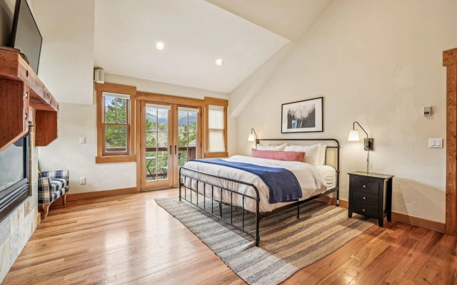 Little Bear Lodge 4 Bedroom Home