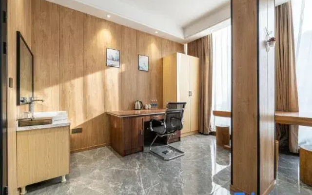 Jialong Hotel (Jinyun Huzhen)
