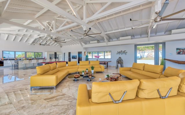 Swanky Caribbean Estate, Ocean Views, Heated Pool, AC, Free Wifi, Ping Pong, Pool Table
