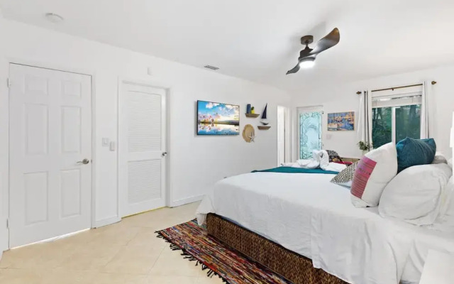 Walking From the Beach 3Br Villa