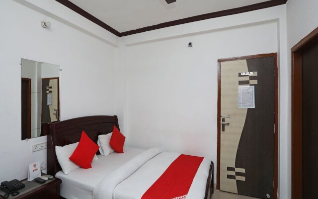 OYO 15027 Hotel Lotus International