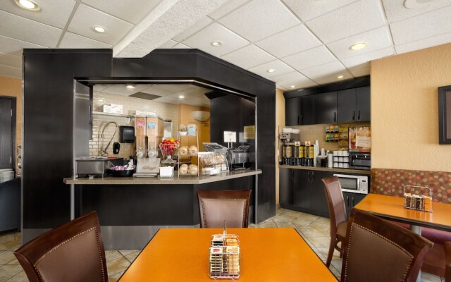 Super 8 Calgary Shawnessy Area