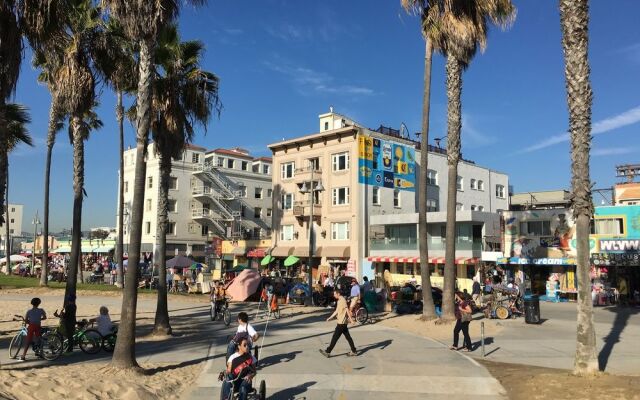 Venice Beach Suites & Hotel