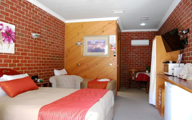 The Elms Motor Inn