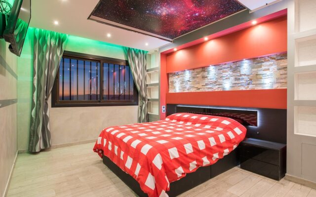 109. Romantic Apartment with Heated Pool