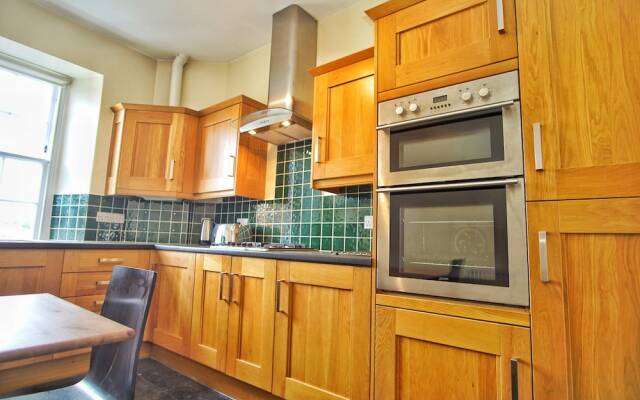 Spacious, Bright, Festival Flat for 6 at Meadows