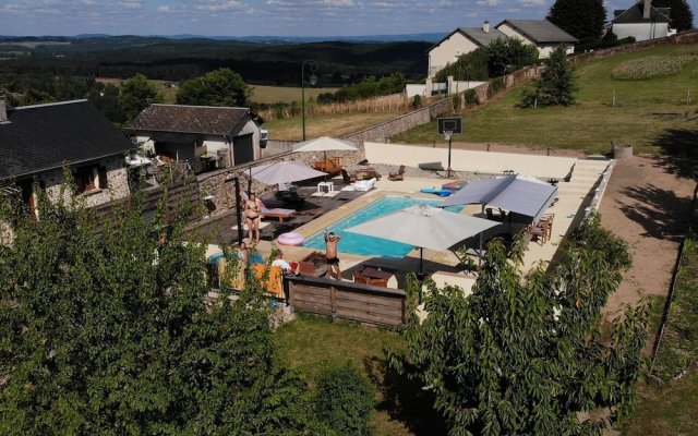 Fantastic property with large swimming pool and garden in the heart of France!