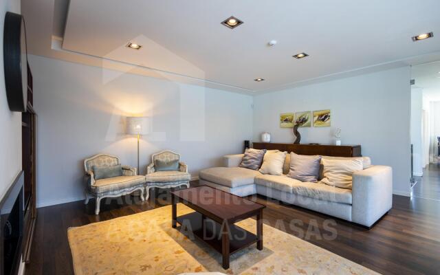 Aqua Villa by Acasadascasas