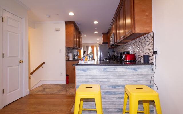 Yachtsman's Cove with 3-Levels