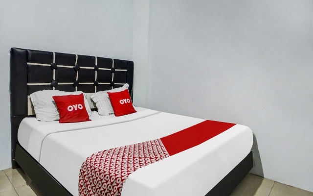 RedDoorz near Plaza Medan Fair – Guest Rooms – Medan