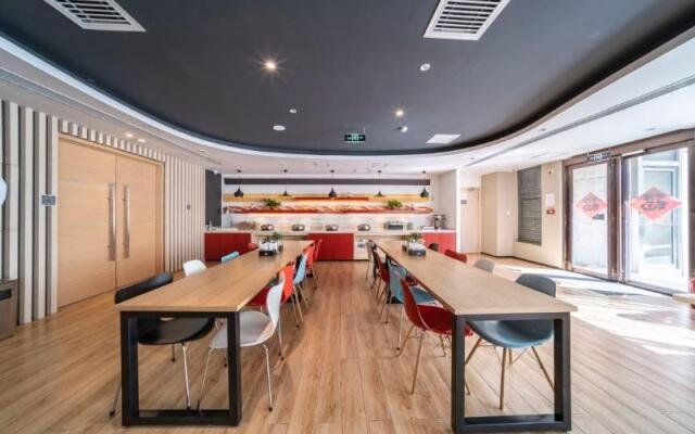 ibis Xinzhou Qiyi Road Hotel