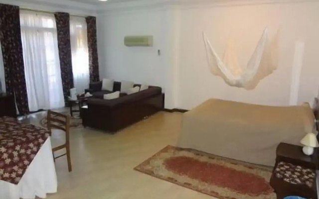 Roc Heights Lodge