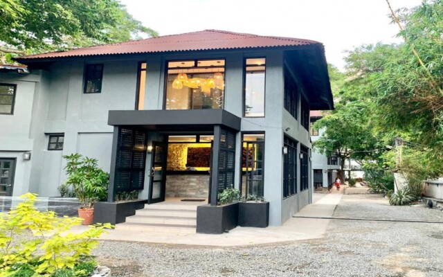 The Henry Resort Taramindu Laiya