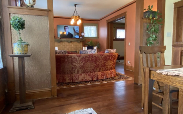 Vineyard Mansion & Carriage House Bed & Breakfast
