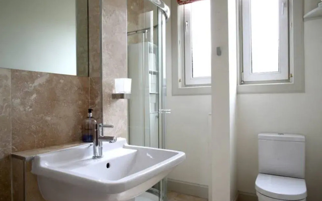 1 Bedroom Flat Near City Centre