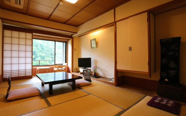 Momijiya Honkan Takao Sansou