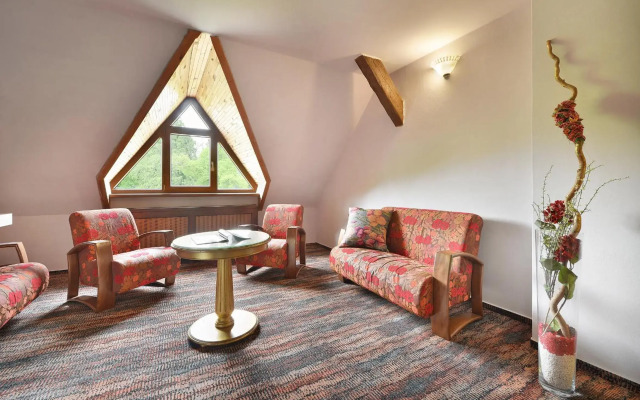Maximilian Lifestyle Resort