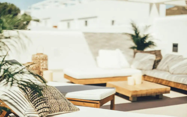 Cala Lanuza Suites