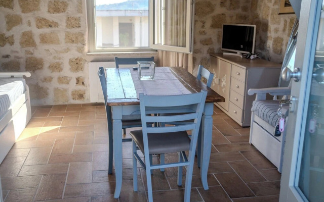 Casale nel Verde con Piscina e Vista