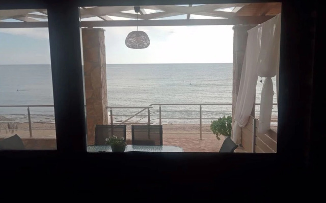 Maritinas Stone Apartment On The Beach