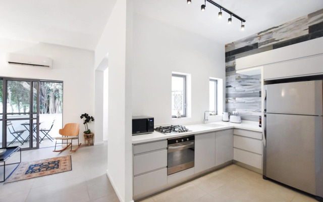 Magic Lily by HolyGuest