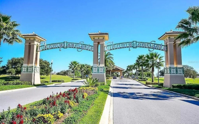 1569 SD - Modern Champions Gate Escape