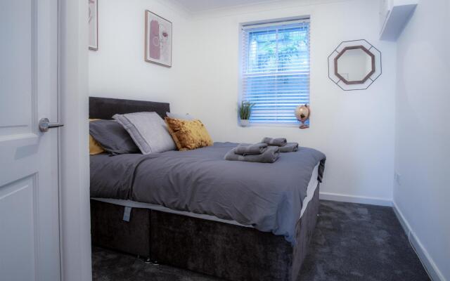 Ivy Cellar - 2 Bedroom Apartment - Tenby