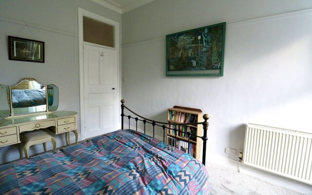 Period Deco flat in west end